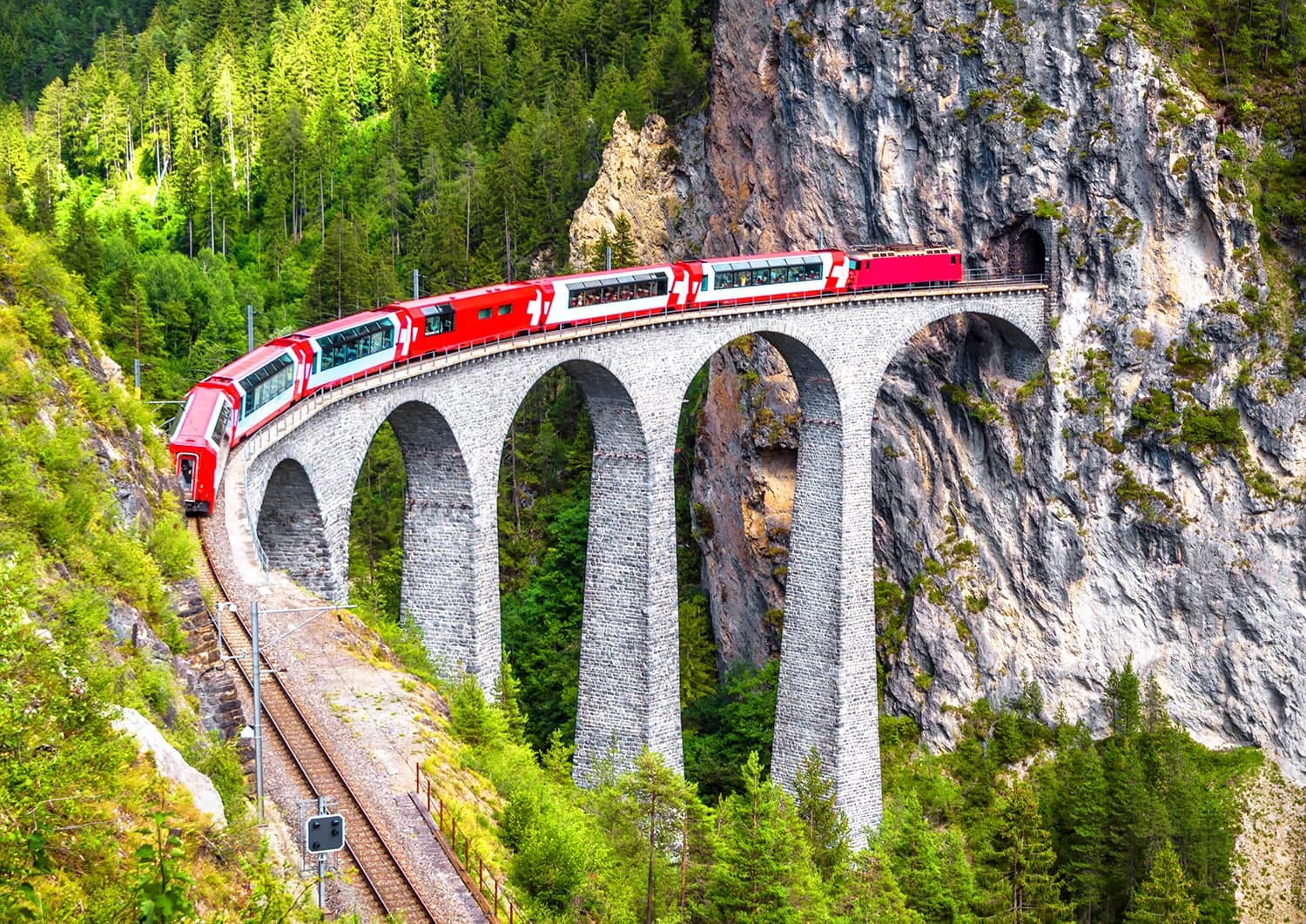 BERNİNA TRENİ VE HALLSTATT ILE BİR AVRUPA MASALI EXPRESS TURU TÜRK HAVA YOLLARI İLE 4 GECE